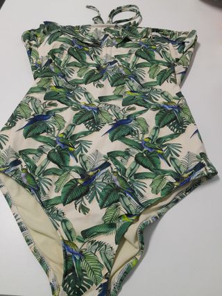 Bañador estampado tropical con loros
