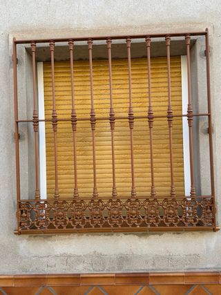 Reja de ventana de hierro forjado