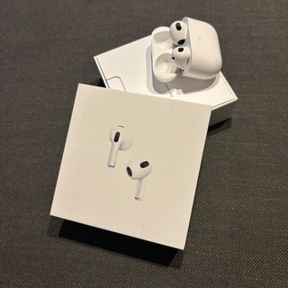 Apple AirPods 3 (con estuche de carga inalámbrica)