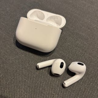 Apple AirPods 3 (con estuche de carga inalámbrica)