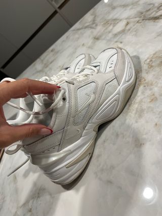 Nike Tekno Blancas y beige