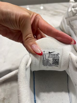 Nike Tekno Blancas y beige