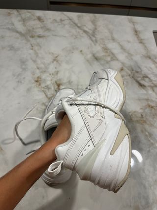 Nike Tekno Blancas y beige