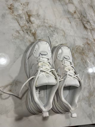 Nike Tekno Blancas y beige
