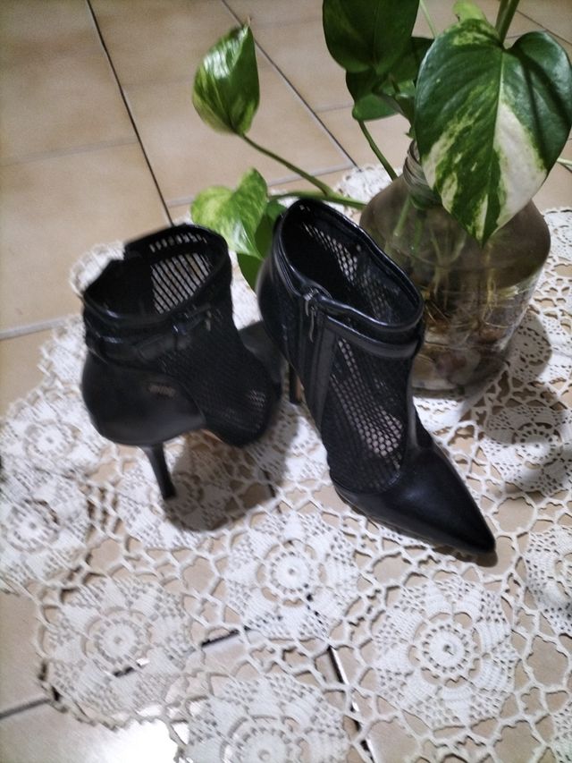 Botas de tacón fino negras