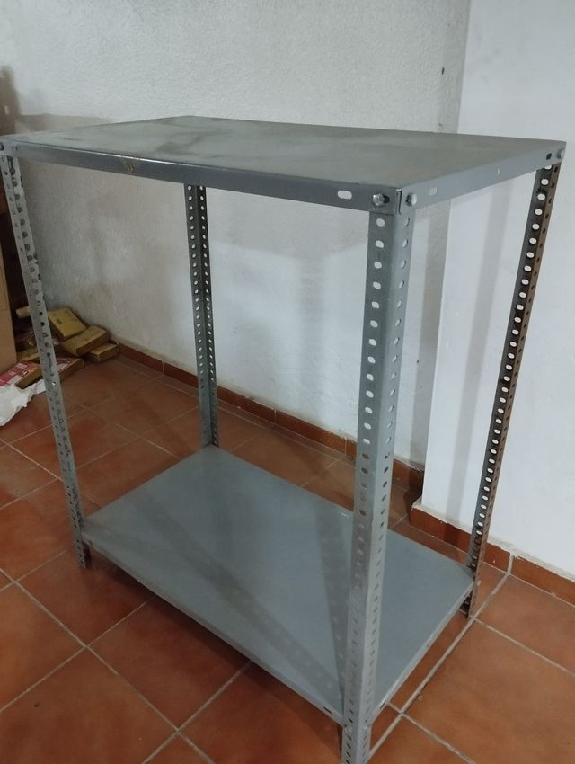 Estantería metálica gris dos baldas