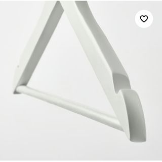 Perchas blancas Bumerang Ikea madera