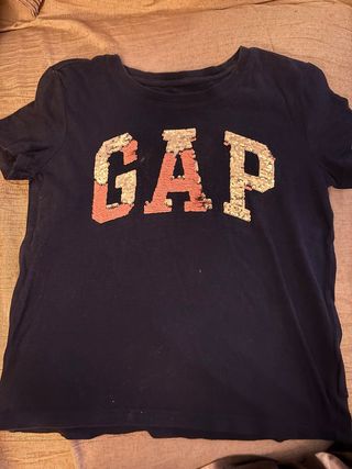 Camiseta GAP niña lentejuelas rosa y plateadas