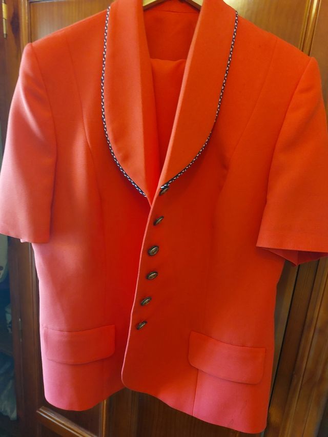 Traje blazer manga corta y falda color coral