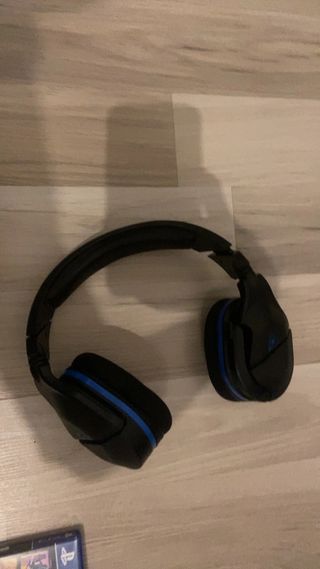 PS4 Slim Negra + 4 Juegos + Auriculares