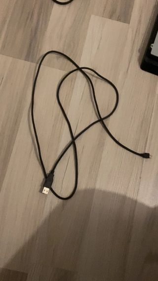 PS4 Slim Negra + 4 Juegos + Auriculares