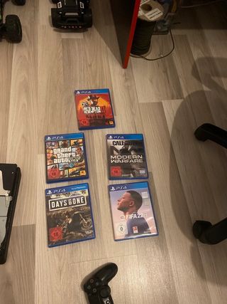 PS4 Slim Negra + 4 Juegos + Auriculares