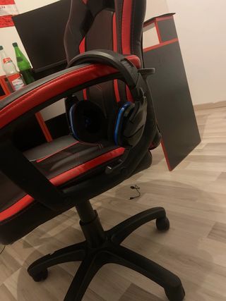 PS4 Slim Negra + 4 Juegos + Auriculares