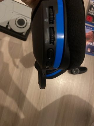 PS4 Slim Negra + 4 Juegos + Auriculares