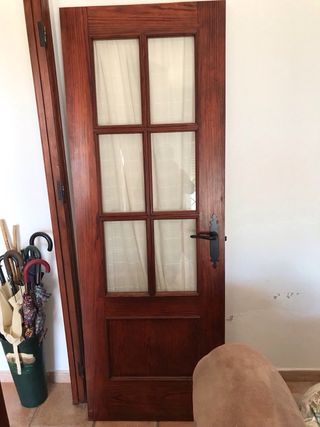 Puerta de madera maciza
