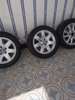 Llantas BMV 320 do iguale y otra diferente