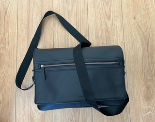 maletin bandolera negro de hombre de misako