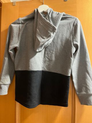 Sudadera Under Armour Niñ@ Gris y Negra talla 9 añ