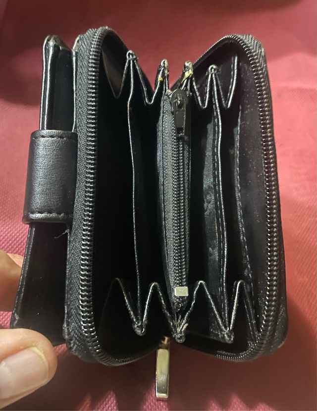 Cartera de mano negra CONTY'S muchos departamentos