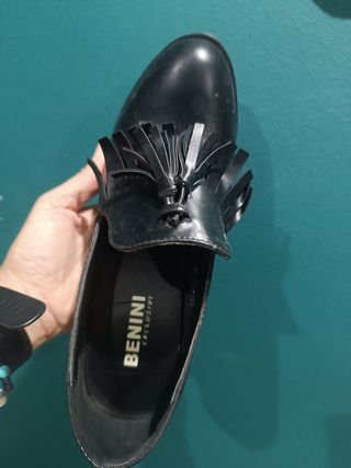 Zapatos de tacón negros con detalle mocasín