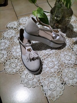 Sandalias de ante beige con flecos