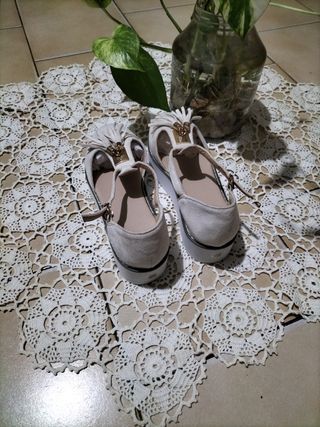 Sandalias de ante beige con flecos
