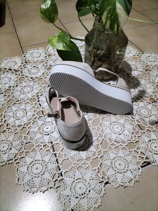 Sandalias de ante beige con flecos