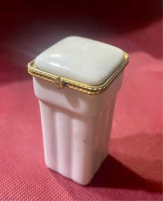 Cajita/joyero porcelana y bronce única coleccion