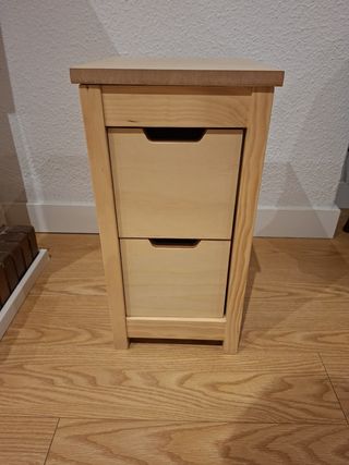 Cajonera de madera clara con 2 cajones
