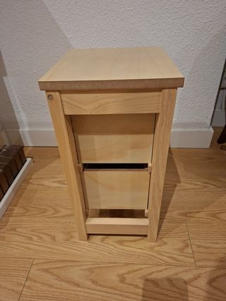 Cajonera de madera clara con 2 cajones