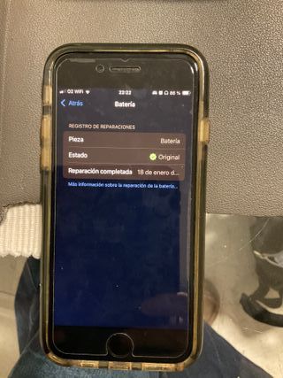 iPhone SE 2020 blanco de 128GB con su caja.