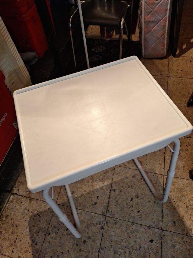 Mesita auxiliar blanca plegable