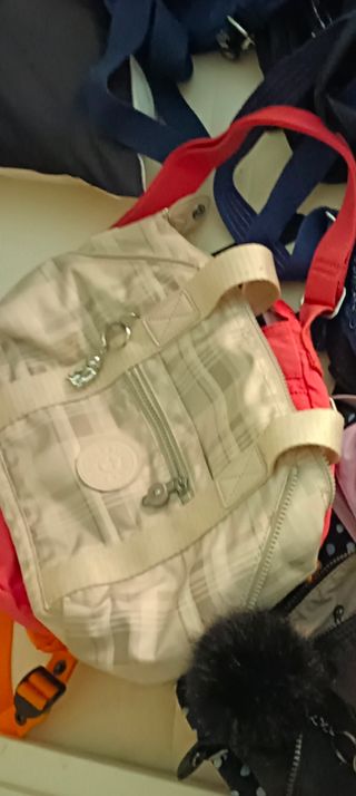 Bolsos Kipling Naranja y Rosa y mass
Son más de 30