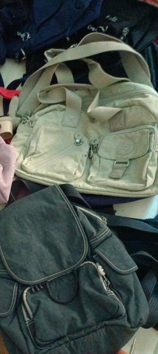 Bolsos Kipling Naranja y Rosa y mass
Son más de 30