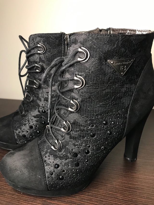 Stivaletti neri con tacco