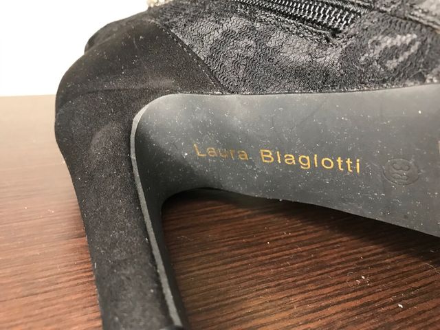 Stivaletti neri con tacco