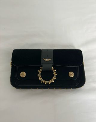 Bolso Negro con Detalles Dorados