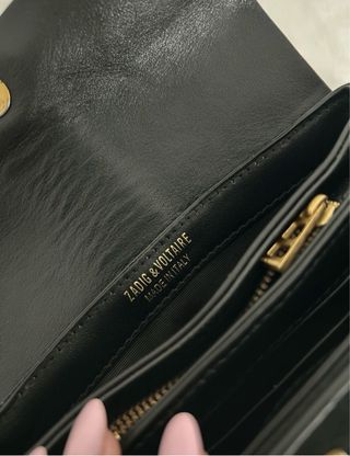 Bolso Negro con Detalles Dorados