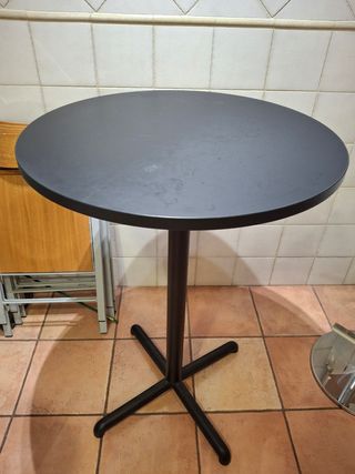 Mesa alta y 2 taburetes cocina
