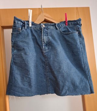 Falda vaquera bordada talla XL