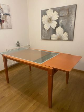 Mesa comedor madera maciza y cristal.  URGE
