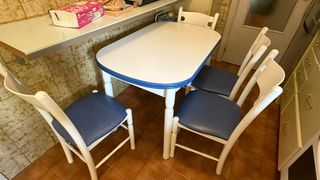 Mesa de cocina extensible y sillas