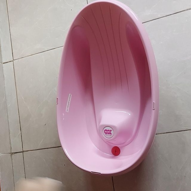 Bañera para bebé rosa también toma la temperatura