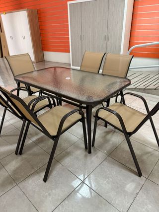 Mesa de jardín con 6 sillas
