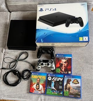 PS4 (PlayStation 4) Negra + 4 Juegos