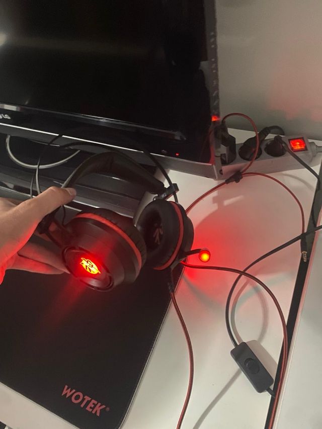 Cascos Gaming LED Rojos con Micrófono