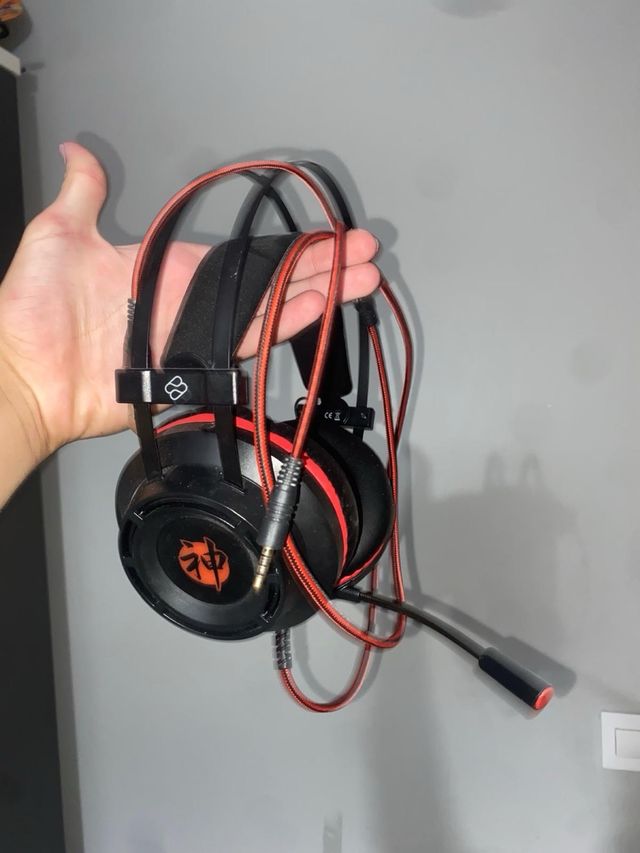 Cascos Gaming LED Rojos con Micrófono