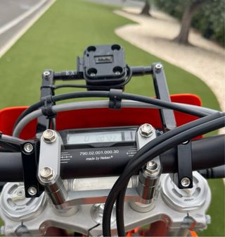 Garmin Zumo XT GPS con soperte moto y cableado 