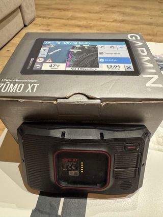 Garmin Zumo XT GPS con soperte moto y cableado 