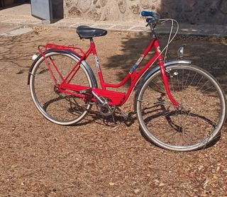 Bicicleta BH clásica mujer roja.  No hago envios. 